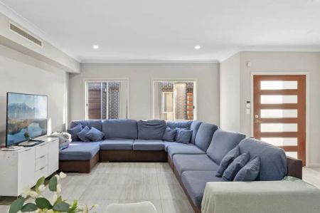 “Great 4 Bedroom Home - Fantastic Location!” - Photo 5