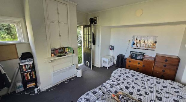 STUDIO FLAT: - Photo 1