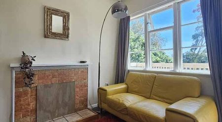 Live in leafy Three Kings – sunny 2-bedroom home - Photo 2