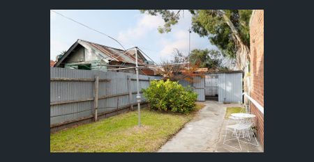 Charming Victorian living with parkside proximity - Photo 4