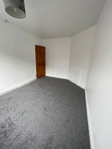 3 Bed Terraced House, Thornton Avenue, LS12 - Photo 3