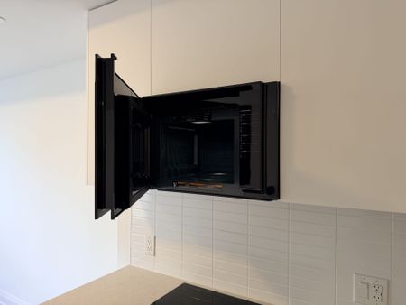 For Lease - 3250 Carding Mill Trail Unit# 220, Oakville, Ontario - Photo 2