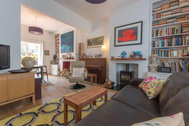 4 bedroom terraced house to rent - Photo 1