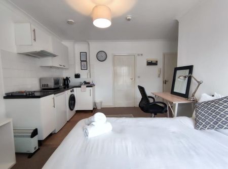 Studio to rent - Photo 3
