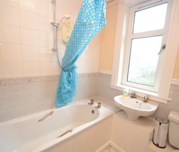 3 bedroom flat to rent - Photo 3