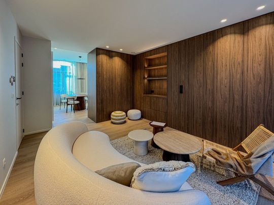 Ruim appartement met 2 slaapkamers en terras in het centrum. - Photo 1