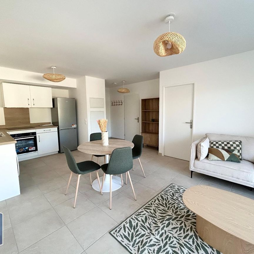 Location Appartement 2 pièces 43m² SOLLIES PONT 83210 - Photo 1