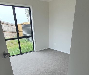 33 Redhills Road, Massey, Auckland - Photo 5