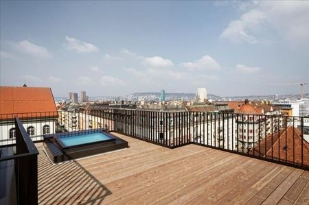 Loft apartment with large roof terrace in a central location - Photo 3