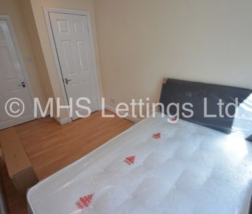 7 Bedroom Mid Terraced House for rent in High Cliffe - Photo 4