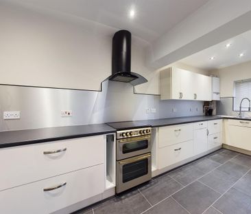 4 bedroom terraced house to rent - Photo 6