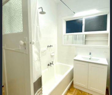 Cheltenham - Photo 2