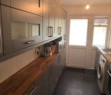 LEE CHAPEL NORTH, BASILDON - Photo 5