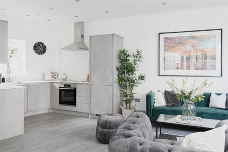 2 bedroom semi-detached house to rent - Photo 3