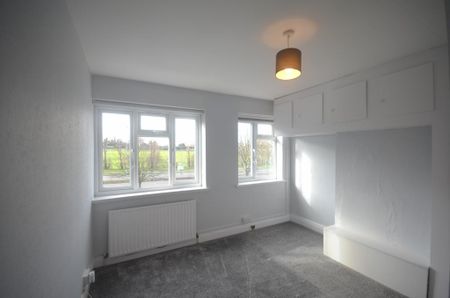 3 bedroom flat to rent - Photo 4