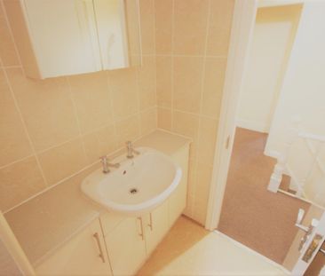 4 Bed - 4 Village Avenue, Burley, Leeds - LS4 2NT - Student - Photo 2