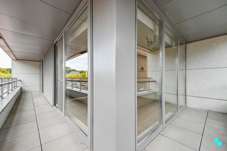 Ruim hoekappartement met autostaanplaats in centrum Izegem - Photo 3