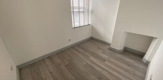 Neville Street - Photo 2