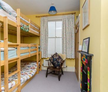 4 bedroom semi-detached house to rent - Photo 5