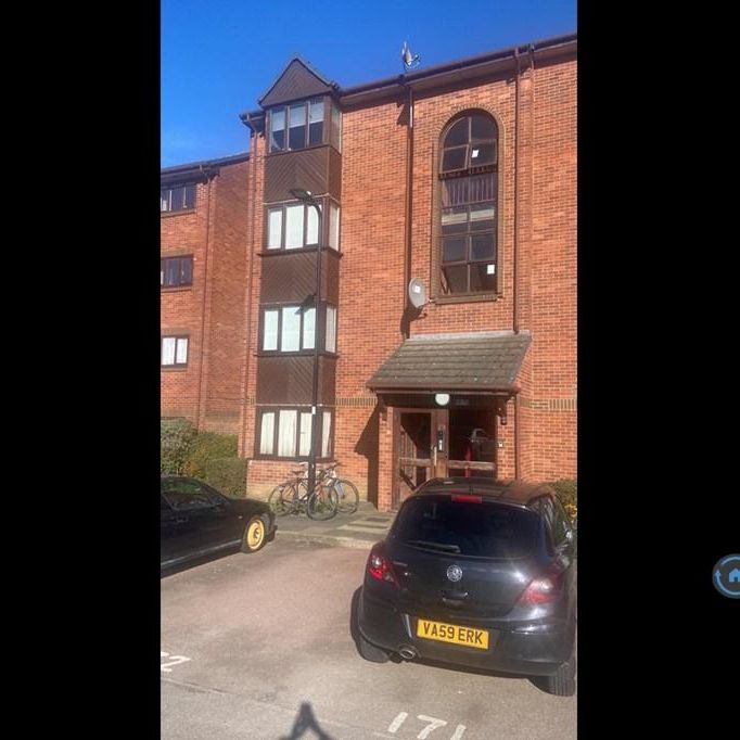 Studio to rent - Photo 2