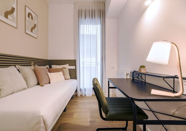 Carrer del Torrent de les Flors, Barcelona, Catalonia 08024