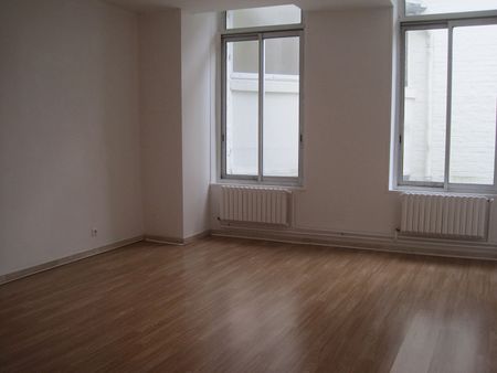 A LOUER APPARTEMENT PLEIN CENTRE VILLE DE ST QUENTIN 02100 - Photo 3