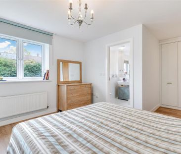 4 bedroom semi-detached house to rent - Photo 3