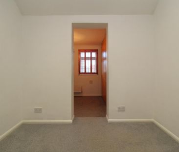 2 bedroom end of terrace house to rent - Photo 6