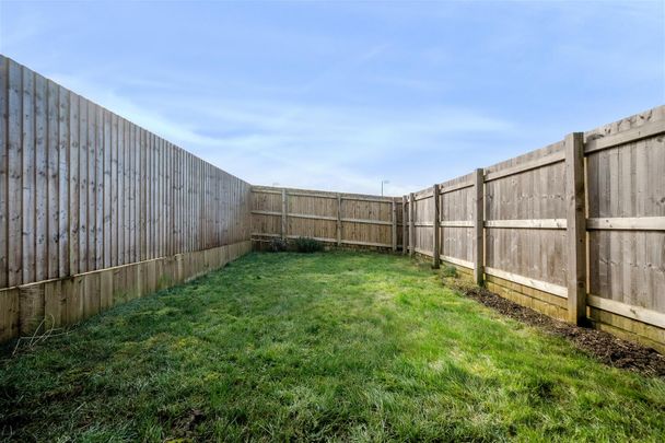 The Rowans, Marlborough, SN8 - Photo 1