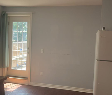 For Lease - 323 Danforth Avenue Unit# Apt. 2, Toronto, Ontario - Photo 6