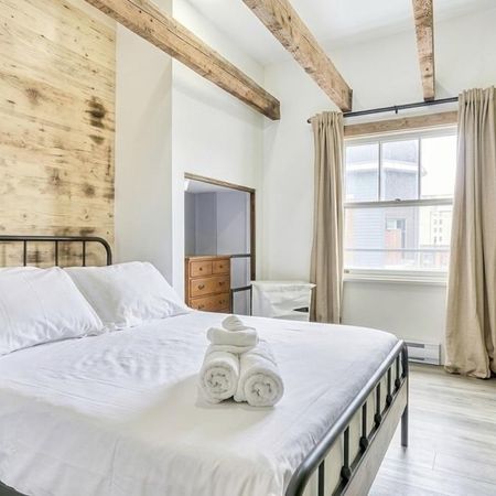 8½ meublé cachet unique — poutres bois — Saint-Roch — 2 900$/mois - Photo 3