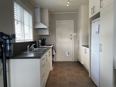 Wainuiomata Living - Photo 4