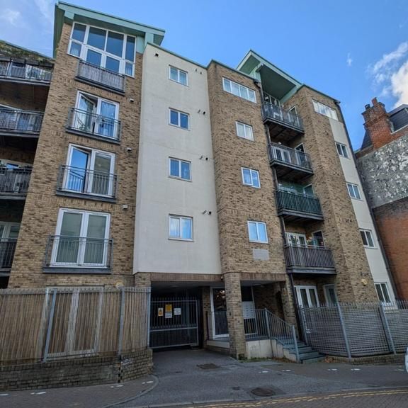 2 bedroom flat to rent - Photo 1