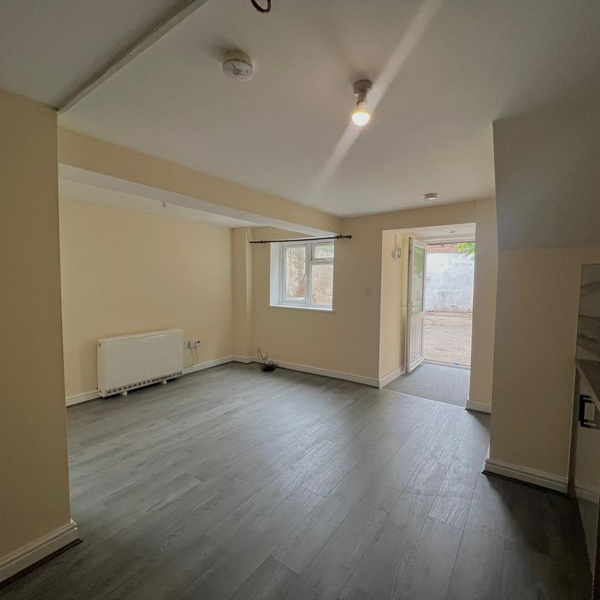 1 Bed Flat Melton Road Leicester LE4 - Ace Properties - Photo 1
