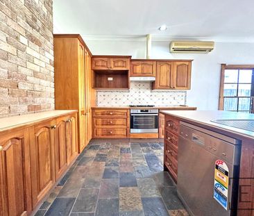 SPACIOUS FAMILY HOME IN THE HEART OF GLADESVILLE - Photo 6