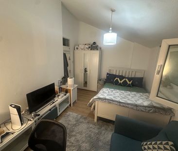 Room in a Shared House, Geneva Drive, SW9 - Photo 3