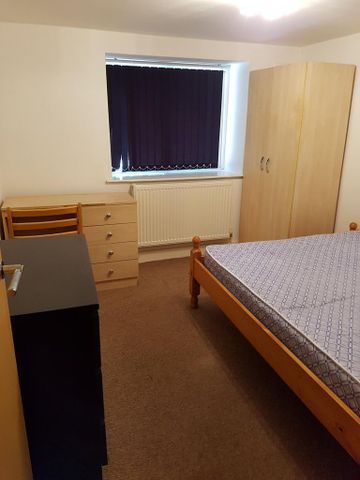 4 bedroom apartment to rent - Photo 2