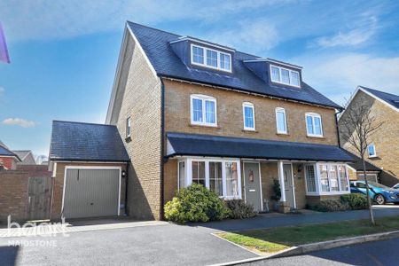 4 bedroom semi-detached house to rent - Photo 5