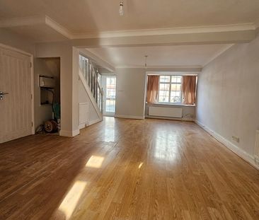 2 Bed End Terrace, Middleham Road, N18 - Photo 3