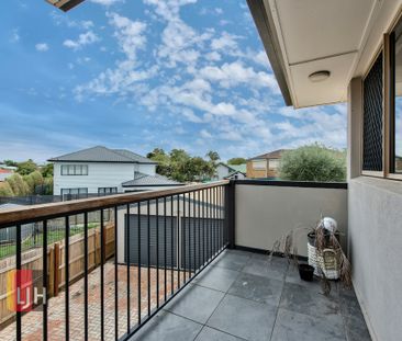 SPACIOUS, AIR CONDITIONED HOME CLOSE TO EVERYTHING - Photo 1