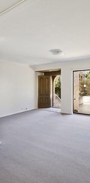 Spacious 3-Bedroom Townhouse in Prime Wollstonecraft Location - Photo 1