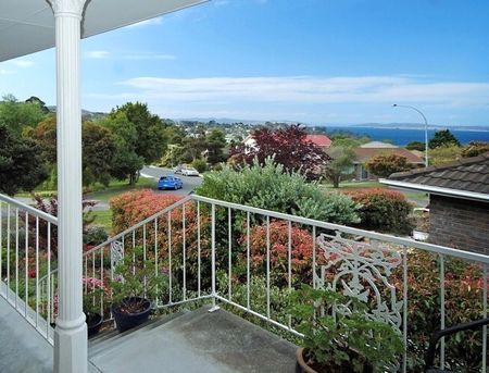 11 Amberley Court Blackmans Bay TAS 7052 Australia - Photo 2