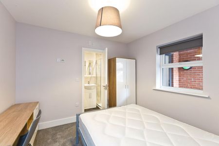 2 bedroom flat to rent - Photo 4