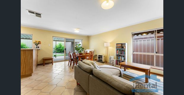 2 bedroom, large living, low maintenance family home - Photo 1