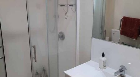 Immaculate property incl whiteware, great location - Photo 3