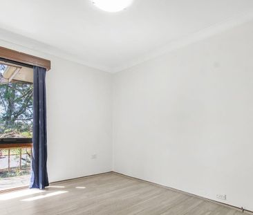 SPACIOUS FOUR BEDROOM FAMILY HOME - Photo 4