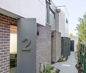 Stylish Townhouse - Photo 3