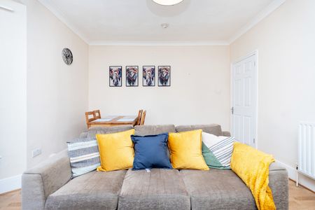 2 Bed Flat, Oxford Avenue, SO14 - Photo 2