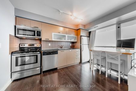 Vibe at Liberty Village Lofts #1908 - Photo 2