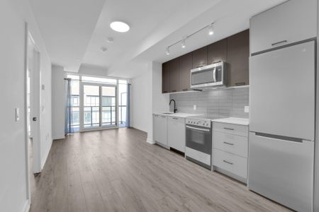 For Lease - 2300 St Clair Avenue Unit# 811, Toronto, Ontario - Photo 2